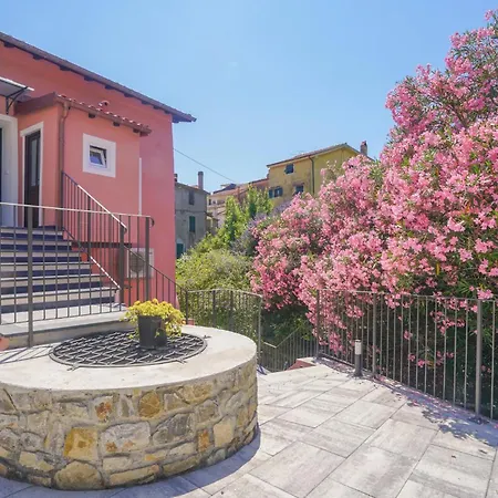 Сasa de vacaciones Stunning In Costarainera